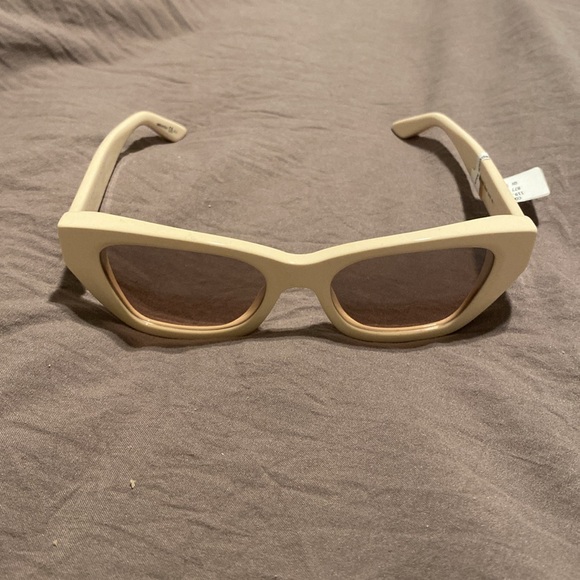 Givenchy 52mm ivory cat eye sunglasses - Picture 4 of 6